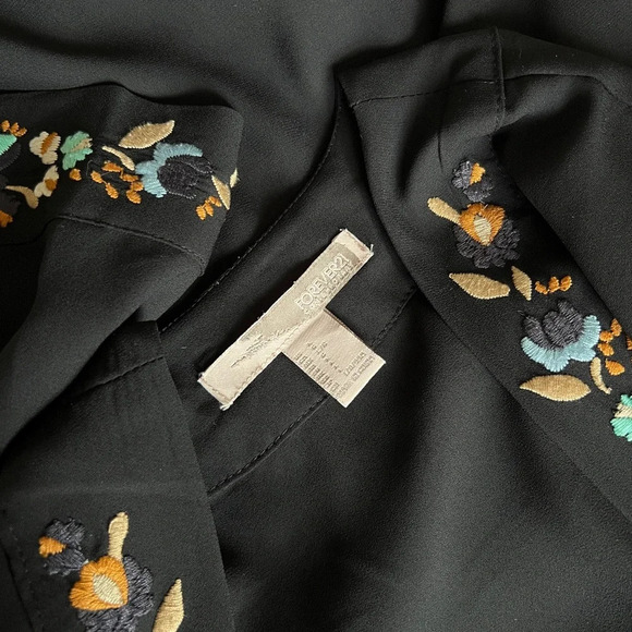 Forever 21 | Floral Embroidered Kimono - Picture 7 of 8